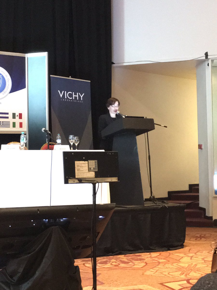 Fruticienta's tweet photo. Ann Bouloc, Directora Médica de @vichyargentina está hablando del cuidado de la piel con acné en #CILAD2016 https://t.co/vb7VAdPnbU