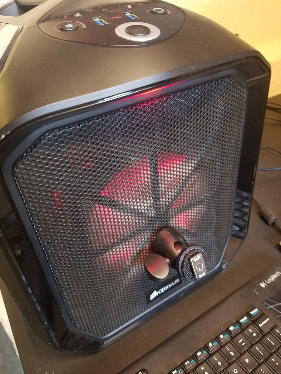 gubanotorious's tweet photo. Found a great #VR display monitoring solution for my #PortableVR rig.  Super light and easy to attach when needed. https://t.co/untLv1YGfd https://t.co/EEUt4bc7rI