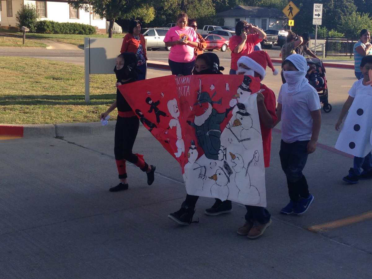 lattinr's tweet photo. CE's awesome Book Parade #ceohgo #castleberryisd https://t.co/15qJW8Op7a