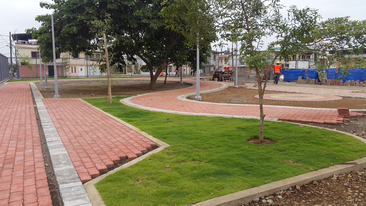 Recorremos las obras con periodista locales y nacionales.