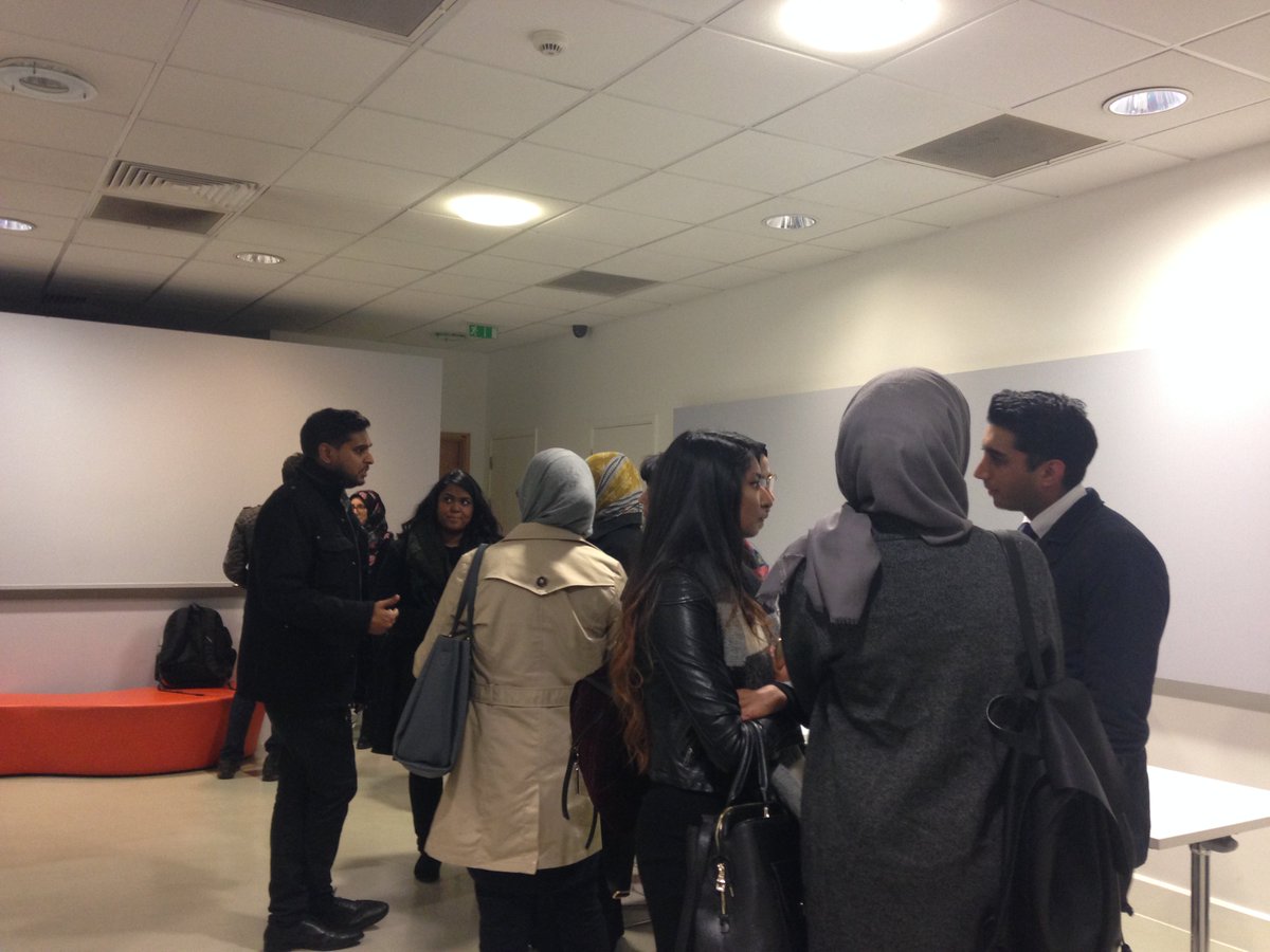 MaayaModha's tweet image. Brilliant to have @StephAdey @KaushalVP @tinydancer1002 &amp;amp; Veeraj Gohil speaking @School_Pharmacy today! 😄👏🏽😎 @duncancraigucl #GraduatePanel