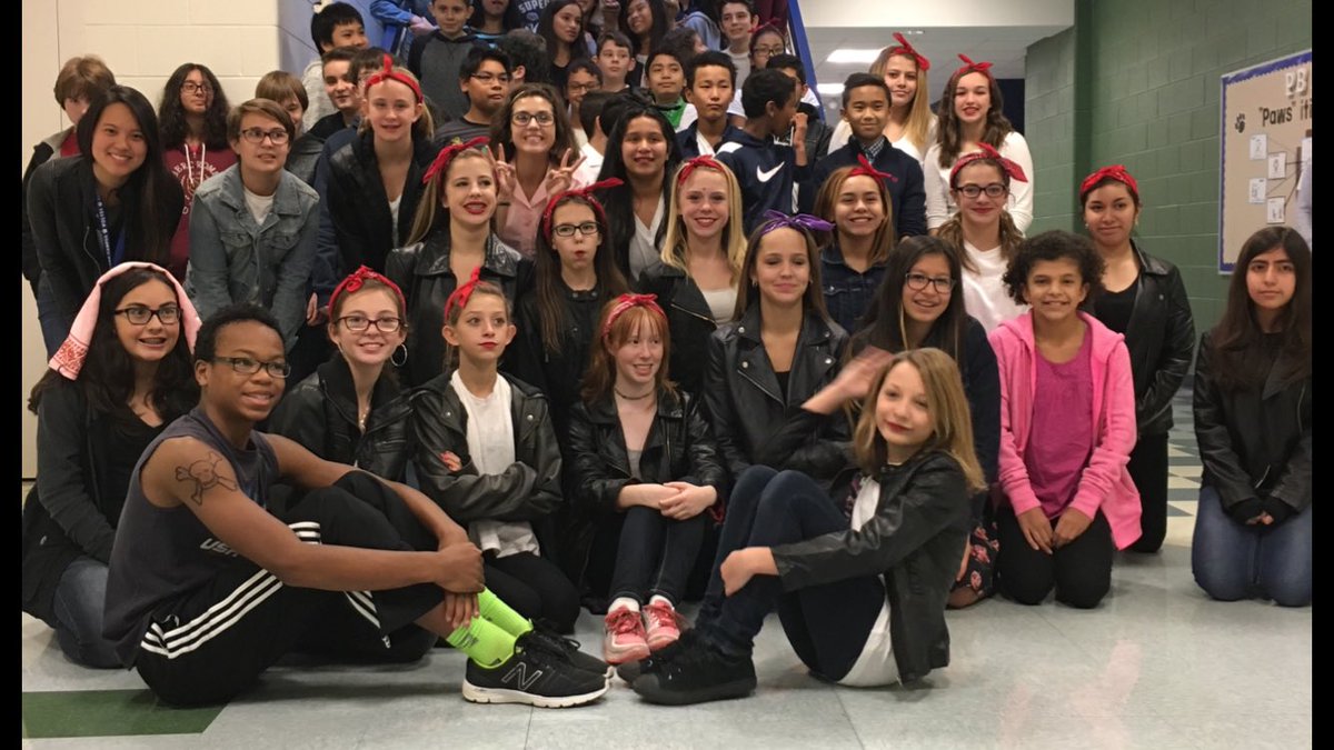 missyansclass's tweet image. Happy Outsiders Day! Today, the Socs and Greasers came together despite their differences! #TheOutsiders #breakingstereotypes #samesunset