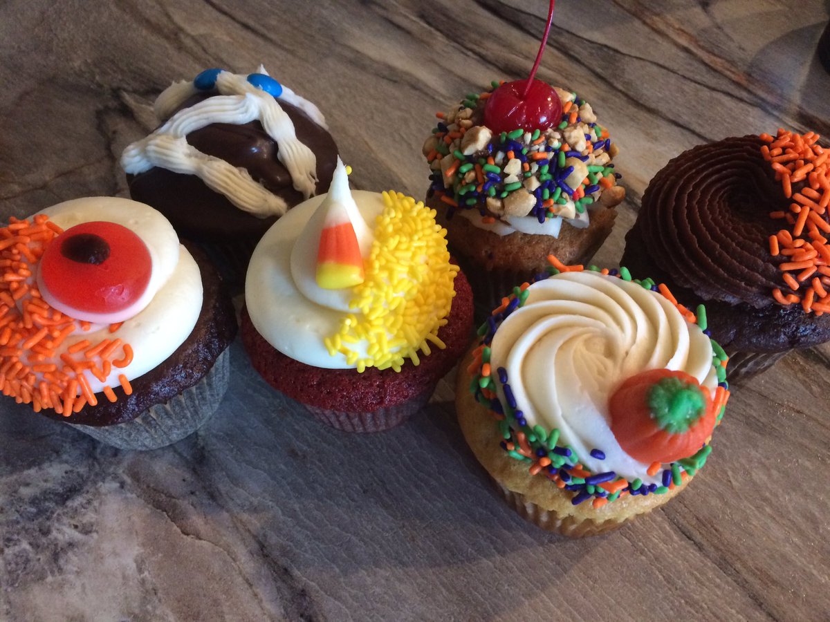 coracupcakes's tweet photo. Baker's Choice ~ choc confetti #halloween #cupcakes #nomnom https://t.co/Q4nTJoc2SQ