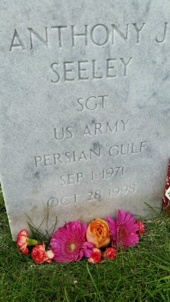 seeleysue's tweet photo. #18yearslater #suicideawareness #nomore22aday (@ Wood National Cemetery in Milwaukee, WI) https://t.co/Q7XCW6Uj0P https://t.co/KByPxCunKx