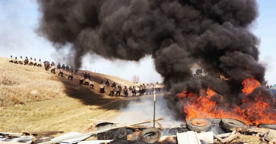 LatestAnonNews's tweet image. 'All-Out War' in North Dakota as Police Arrest 141 Water Protectors - goo.gl/MVD87H