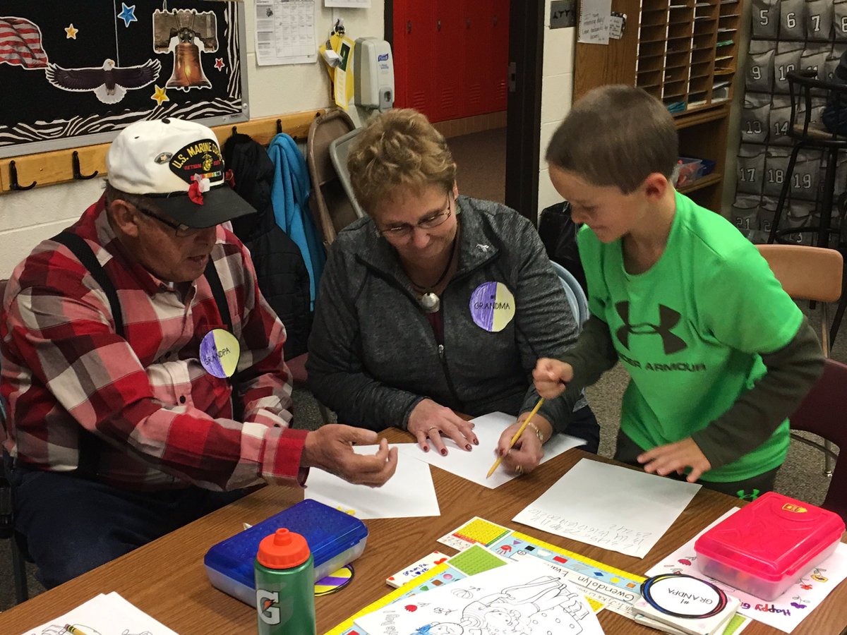 2ndgradebv's tweet photo. Grandparents day 2016. https://t.co/iPVoEtEhg6
