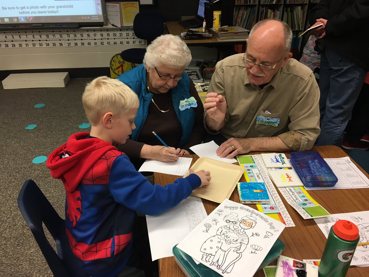 2ndgradebv's tweet photo. Grandparents day 2016. https://t.co/iPVoEtEhg6