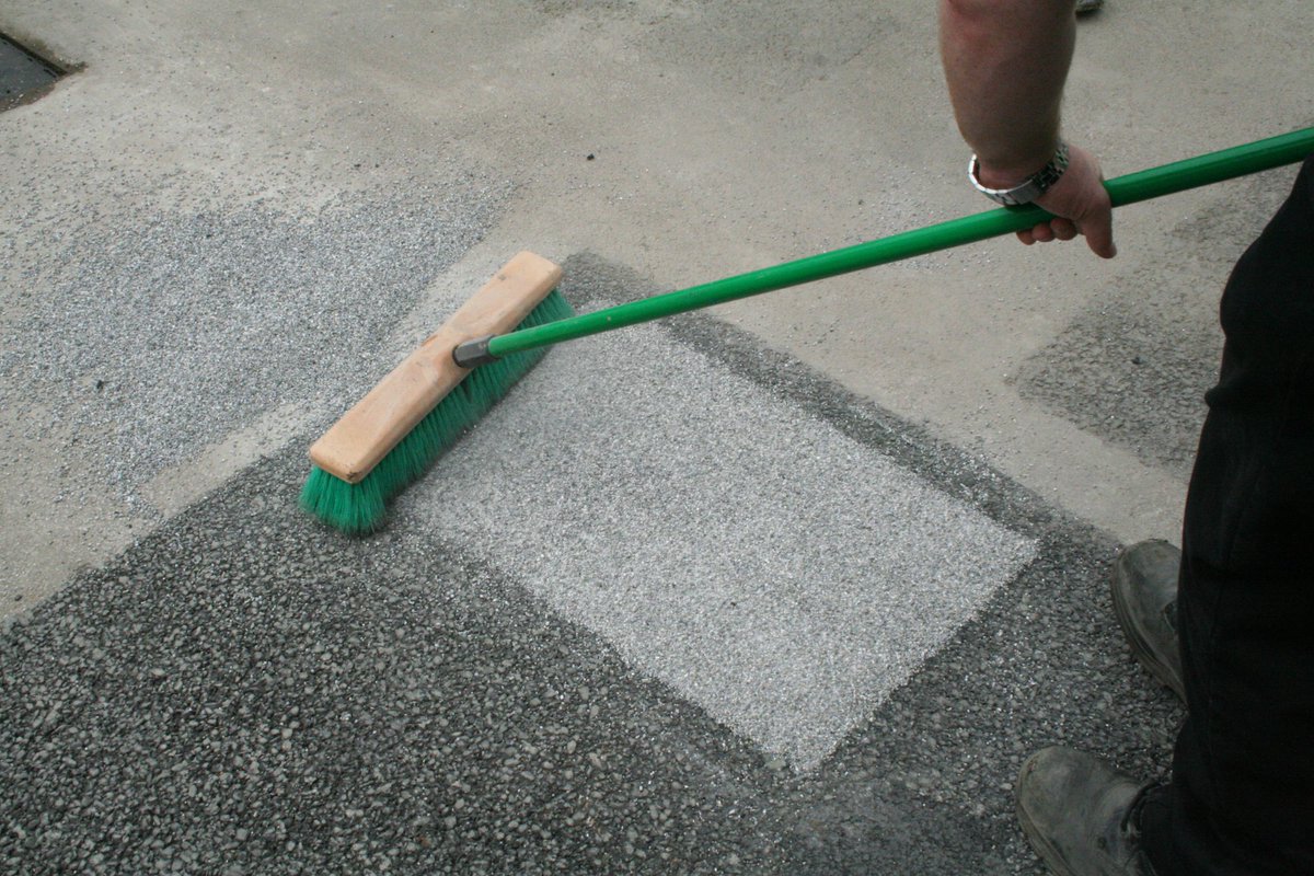 Ultracrete_UK's tweet photo. Instagrip is a resinous #repair system for repairing &amp; reinstating #antiskid surfaces, ideal for crossings &amp; subways https://t.co/XOcLMbEQtr https://t.co/mISankZhz9