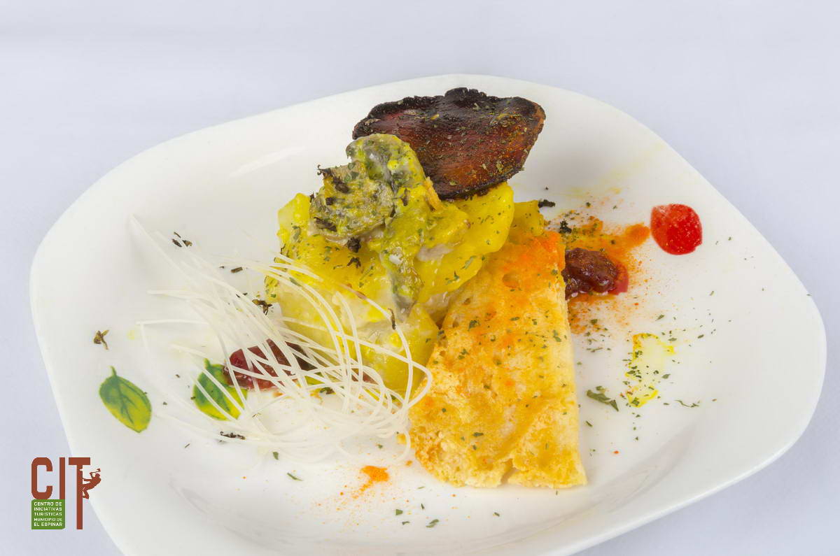 El_Espinar's tweet photo. Mi Momento: Timbal de patata y setas a la crema sobre cebolla caramelizada. #tapas #tapas2016
#Gastronomia #elespinar https://t.co/FkQ97JSd1T