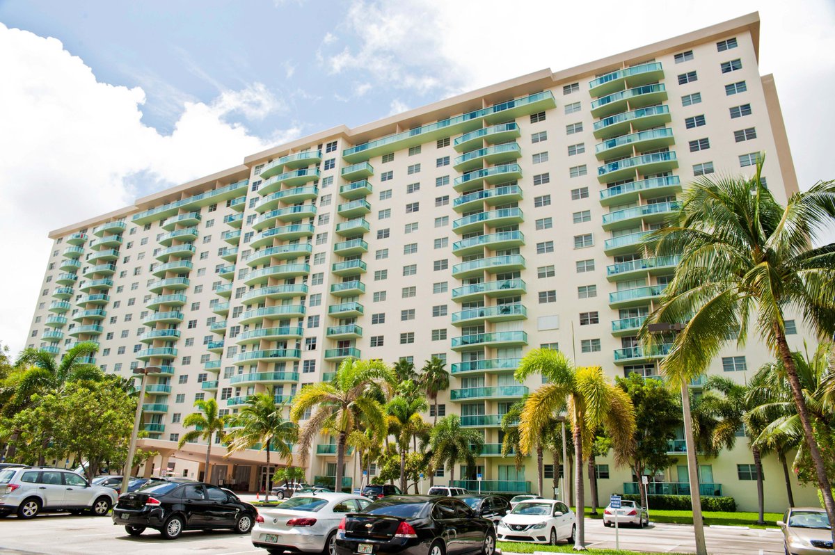 MariyaRealtor's tweet photo. Just Listed! ESTATE SALE!
OCEANVIEW BUILDING A
19390 COLLINS AVE, SUNNY ISLES BEACH, FL 33160
2 BR | 2 BA | 1,525 | 1,525 SQ. LA | $345,000 https://t.co/43DEvjYqG0
