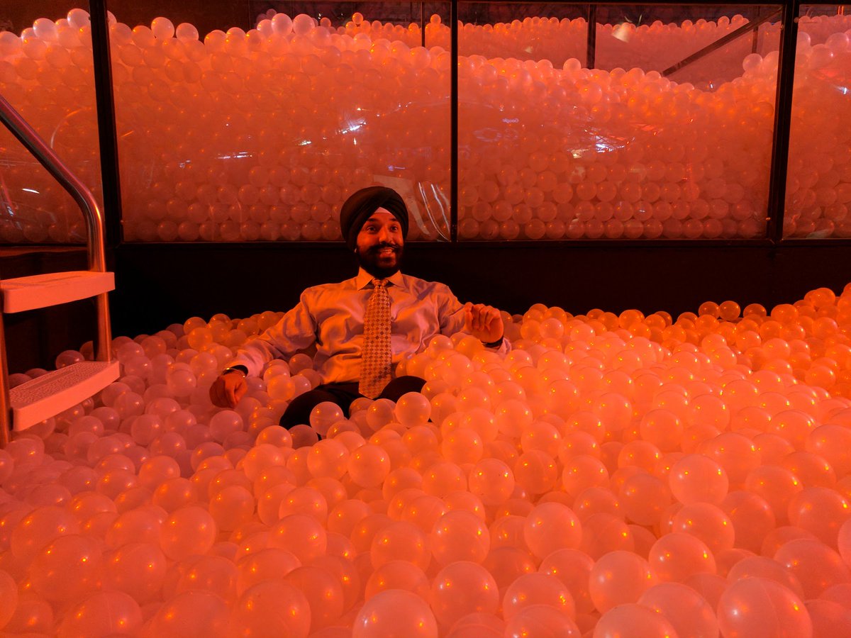googlecanada's tweet photo. Bubbling with ideas about tech and innovation in Canada with @MinisterISED #GONORTH 💡 https://t.co/Dkpf5tlQEr