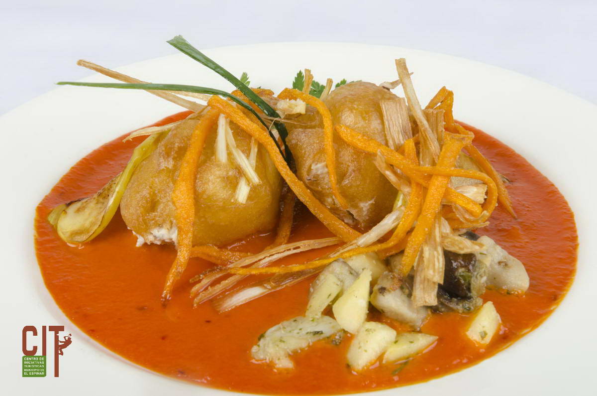El_Espinar's tweet photo. Ruta Galicia: buñuelo de crema de boletus con manzana y mermelada de pimientos del piquillo. #tapas #tapas2016
#Gastronomia #elespinar https://t.co/42WkkF9h47