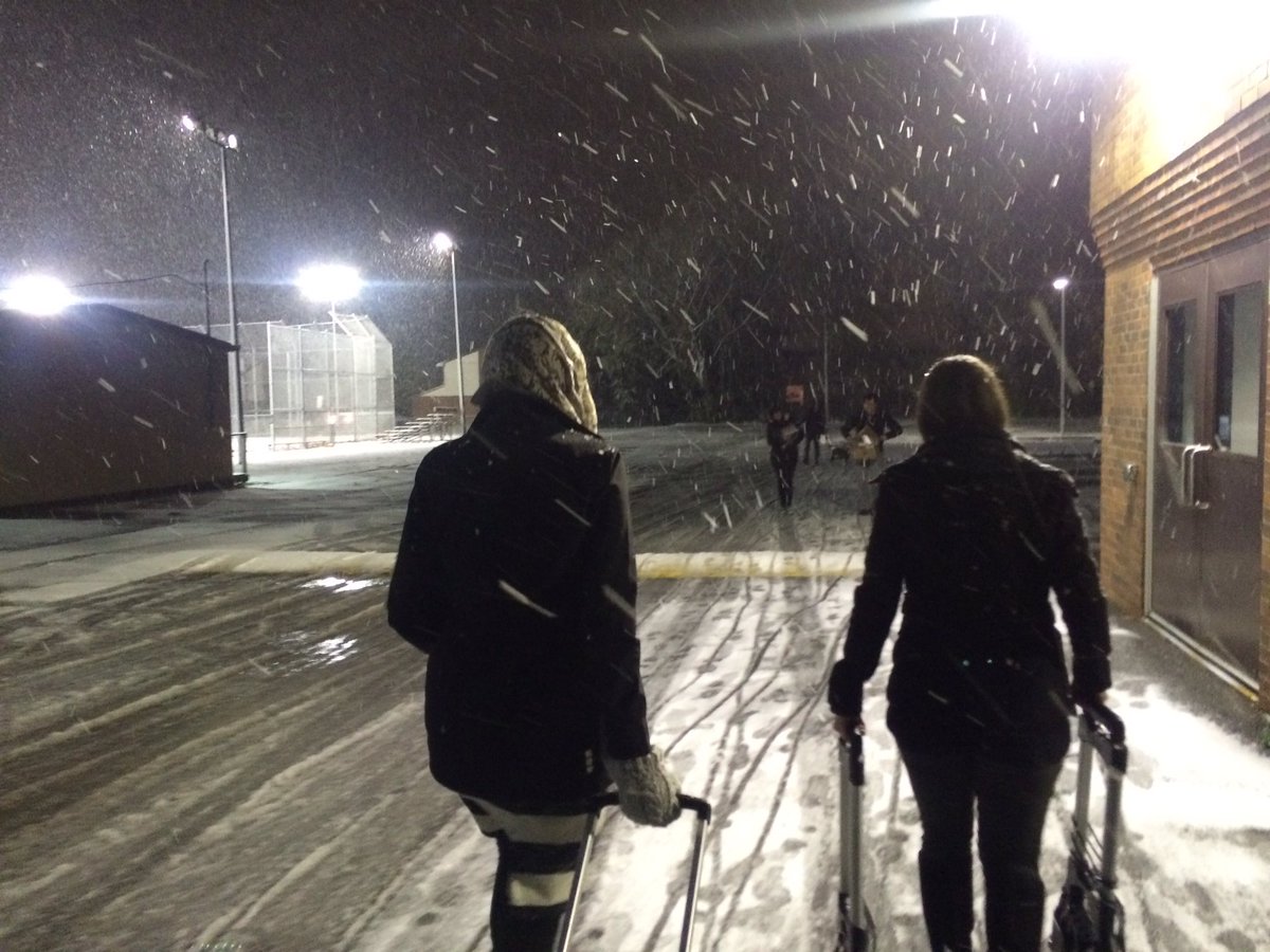 emersondkm's tweet photo. Casual October evening fair in Ottawa... #LiaisonProblems #UIP2016 ❄️🌨⛄️ https://t.co/xHyzp6zPWS