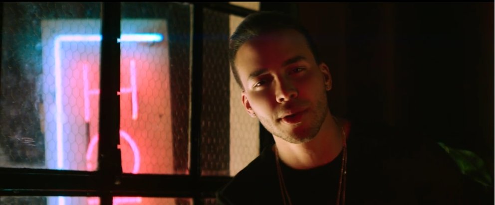 RoyceBrasilFans's tweet photo. [CAP] #MonedaMusicVideo (2) https://t.co/c7fO2T4zkd