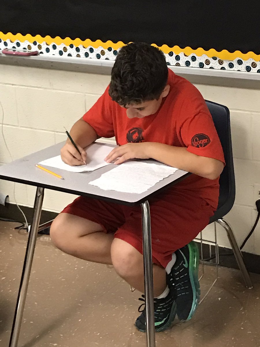 MooreColts's tweet photo. Comparison essays going down in language arts class #KNOWmoore #Colts https://t.co/DvtZpjepvO