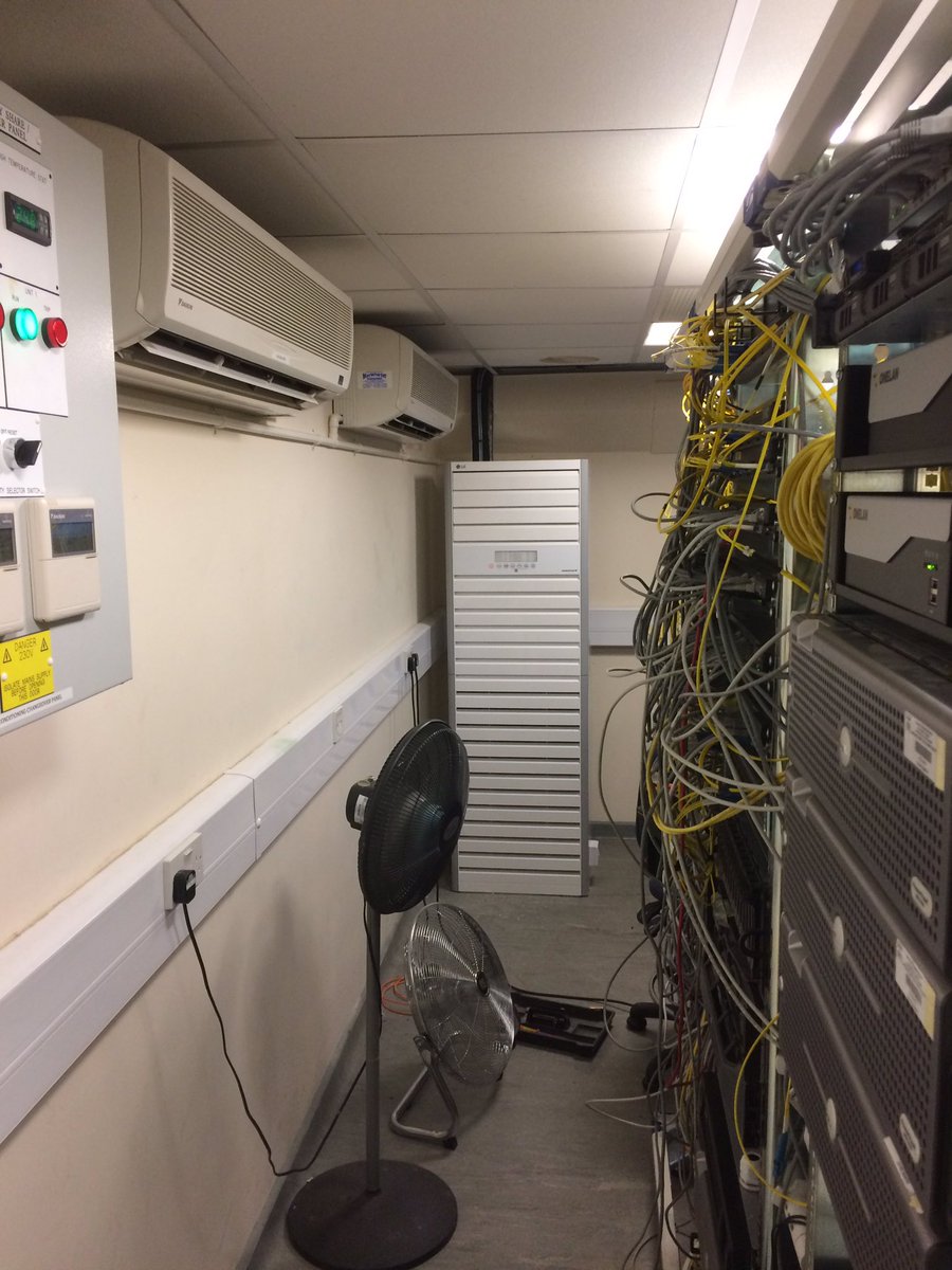 CoolHeatSW's tweet photo. Nice finish to a Friday, Exeter university, additional A/C to server room. #anotherqualityinstall #CoolHeatSW https://t.co/nluUqVebbN