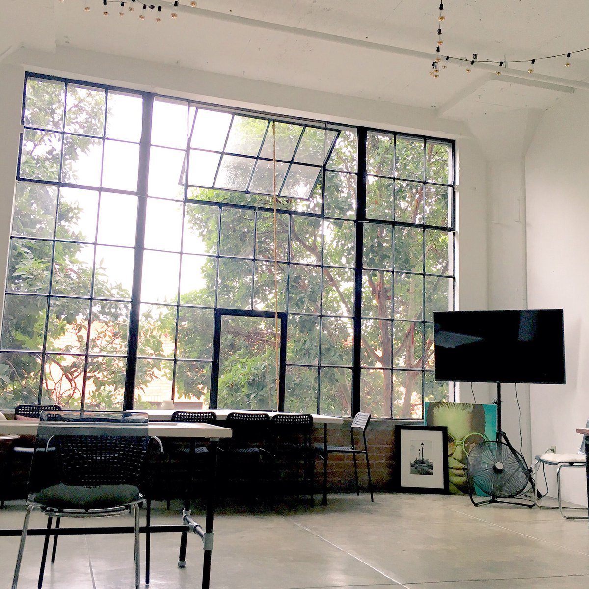 MARKstudioSF's tweet photo. We're staying indoors out of the rain 🌂🌧 today working on some creative sessions. What are you working on? #eastbay #sf https://t.co/gsRjURDzXg