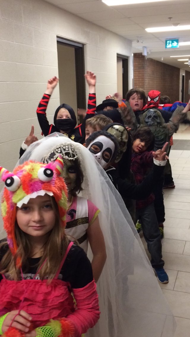 TSPSThomas's tweet photo. Halloween parade https://t.co/TgWOfHKDVP