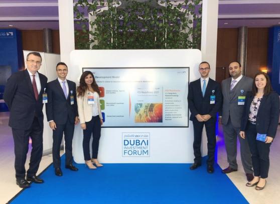 Aania_Alam's tweet photo. Winning team! Introducing our first-of-its-kind #FDI Readiness Framework & study at #DIF2016 @ATKearney @DubaiFDI https://t.co/IsEWWsNT18