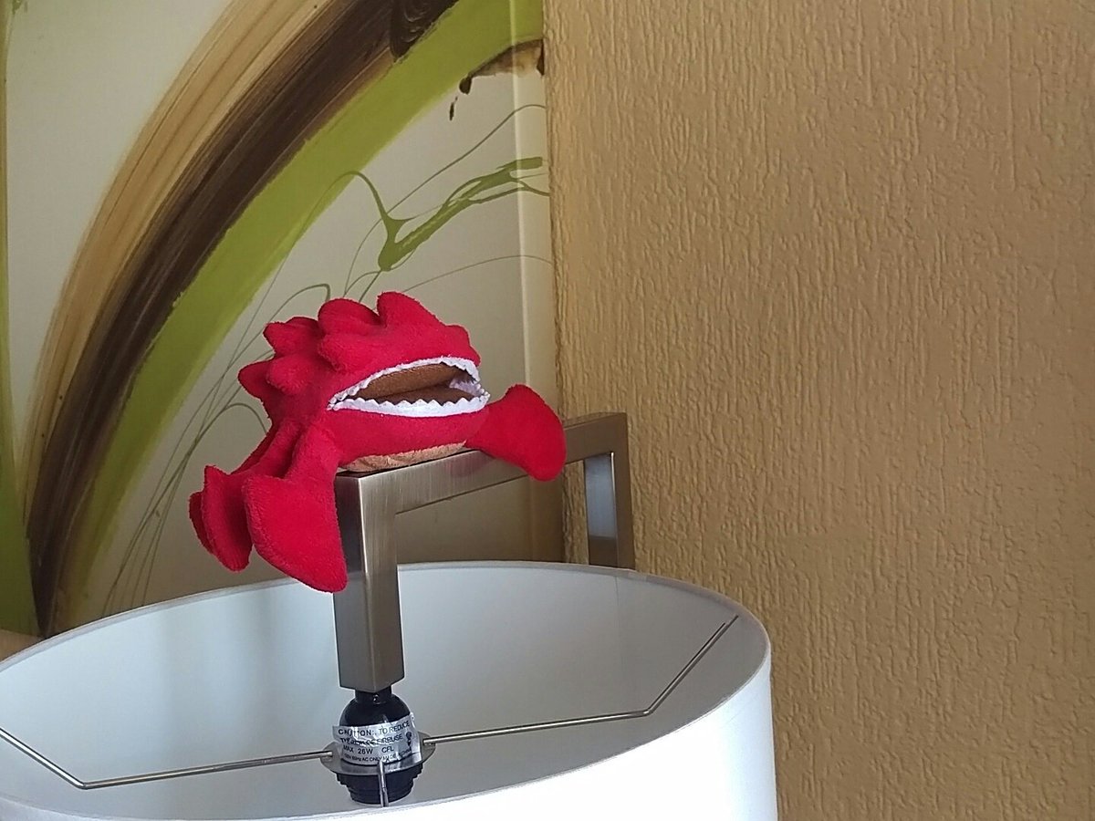 DakoGuyver's tweet photo. Finally made it to @OniCon #Hellbug https://t.co/ERvh3oswtB