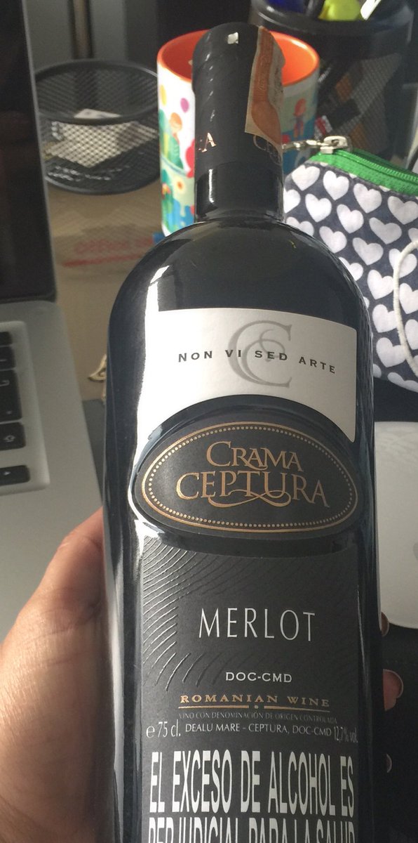 mrs_adr3's tweet photo. Habemus #Vino #Romano #rowine #CramaCeptura #Merlot #Viernes ๐ท#Salud #Lindosregalos https://t.co/v494xpo2Ko