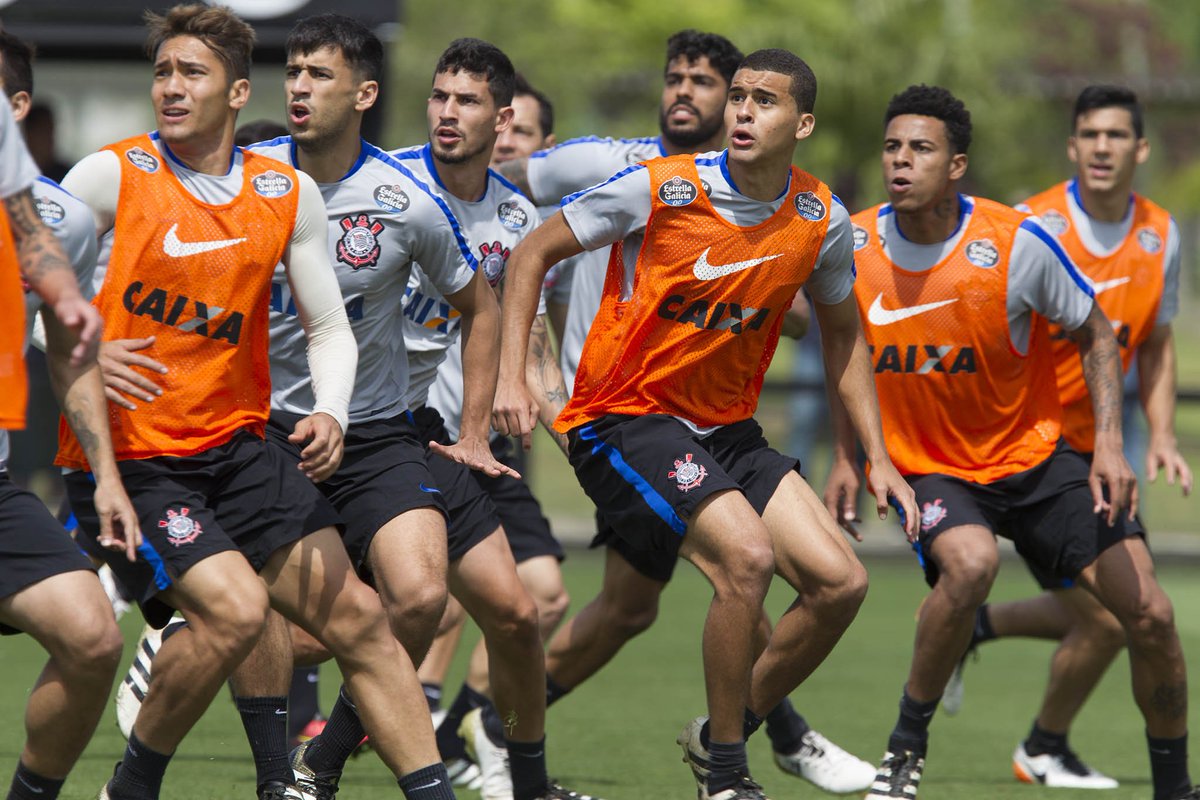 Lá vem a ⚽️... Quem é que sobe?
#VaiCorinthians
