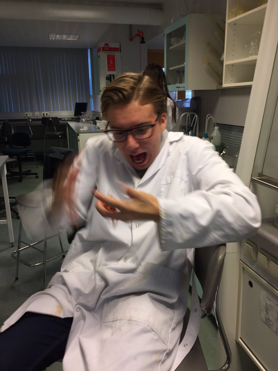 Kalla þessa myndaseríu "Aron að klúðra verklega verkefninu okkar"