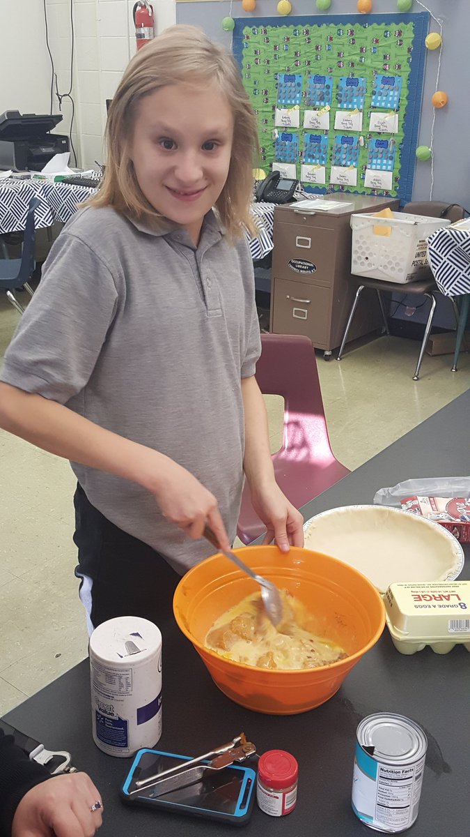 ataylor_24's tweet photo. @StuartAcademyKY we love our cooking lesson! Making Pumpkin Pie today! https://t.co/JfyJSh1CzO