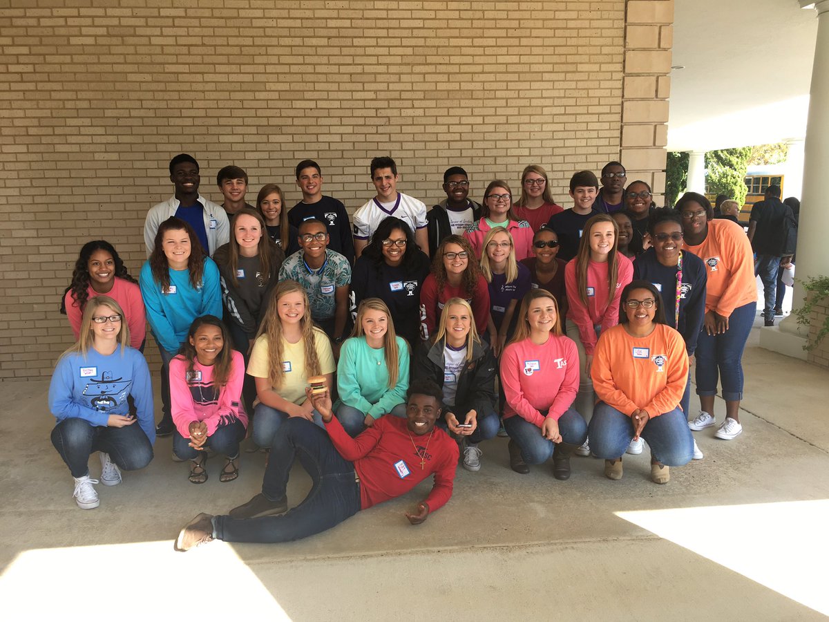 MsAllenMath2's tweet image. #Ripleytigers had fun learning to be leaders. #wegotspirit #fallworkshop @hassell_joey @LisaMassongill