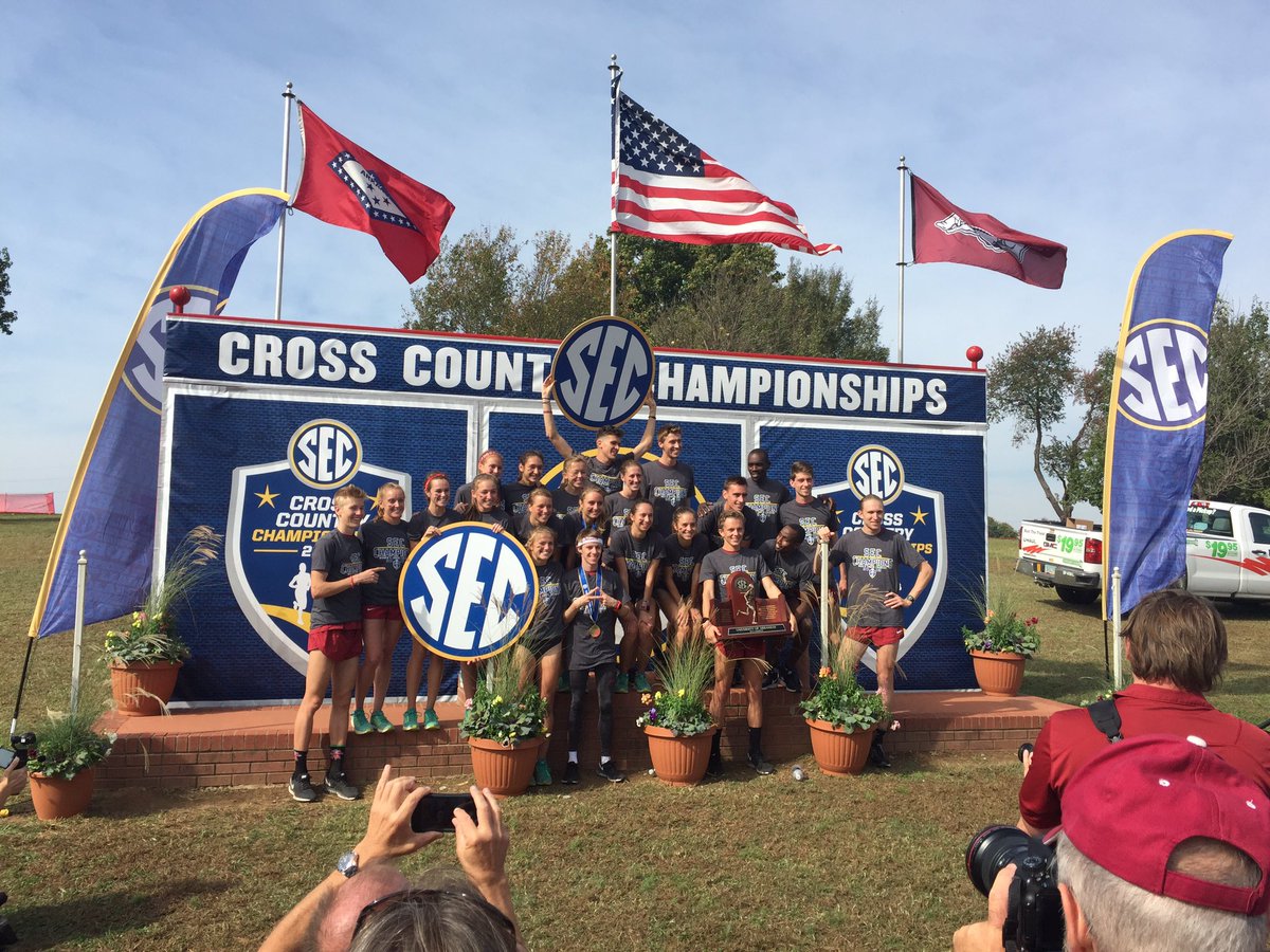 RazorbackTFXC's tweet photo. For the fourth-straight year and 16th time since joining the #SEC, the Razorback men and women sweep cross country titles!
#WPS https://t.co/OwPvISwxdI