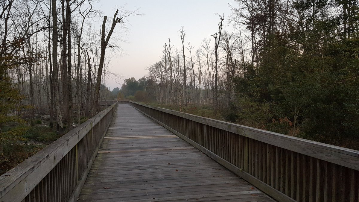 jisaac106's tweet photo. #CommuteByBike This isn't the shortest route to work, but it can be darn picturesque. https://t.co/ihuIUSw4DK