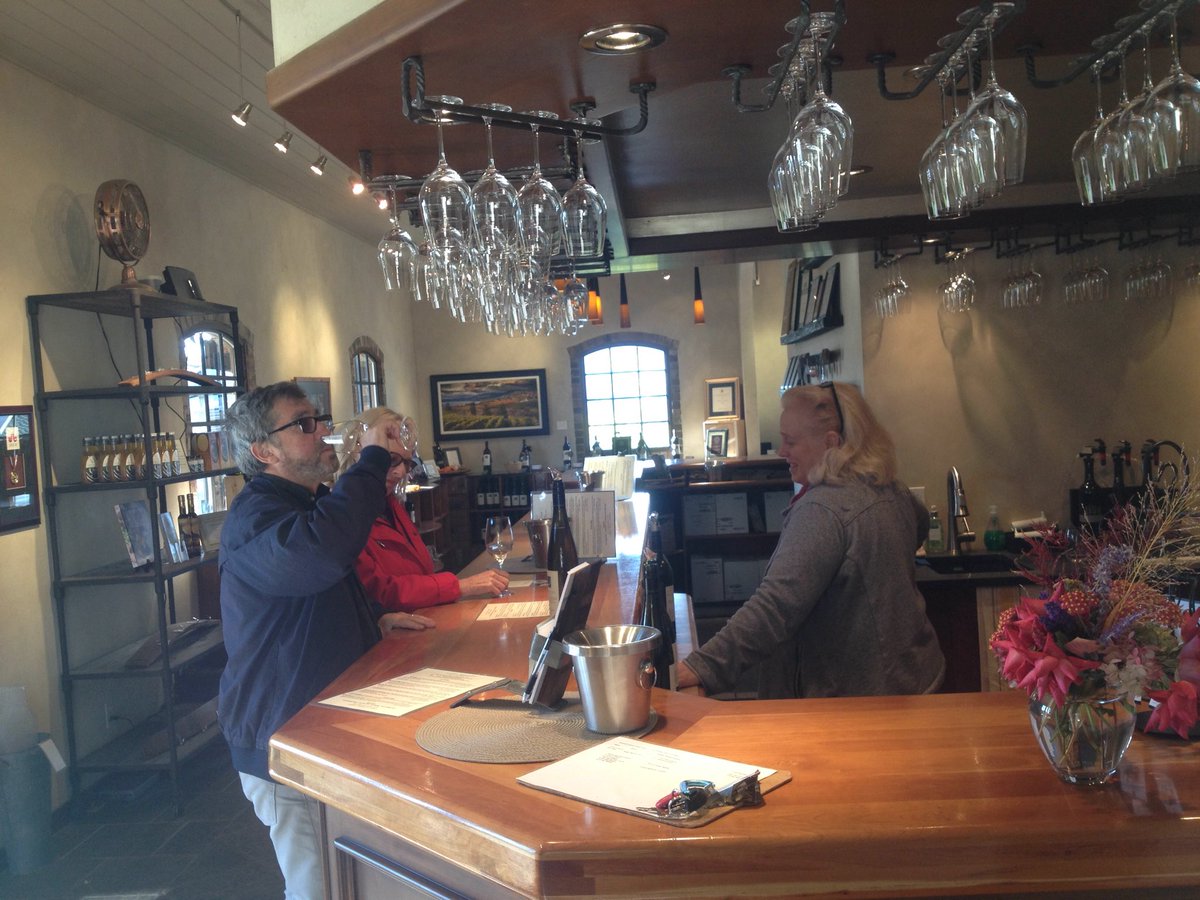 GrapeEscapes_ca's tweet photo. @lakebreezewines "I've lost the will to spit!" (Overheard from one of our guests.) #toogoodtospit #bcwine #pinotblanc https://t.co/hzTkjis2Ir