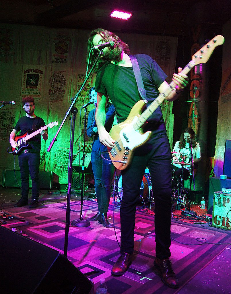 #VacouverBC garage rockers <a href="/jpnsgrls/">captain edgelord</a> roiled <a href="/BendTheatrePub/">Volcanic Theatre Pub</a> #inbend Wednesday, great band, cool dudes. jtg.io/2dU43sR #yvr