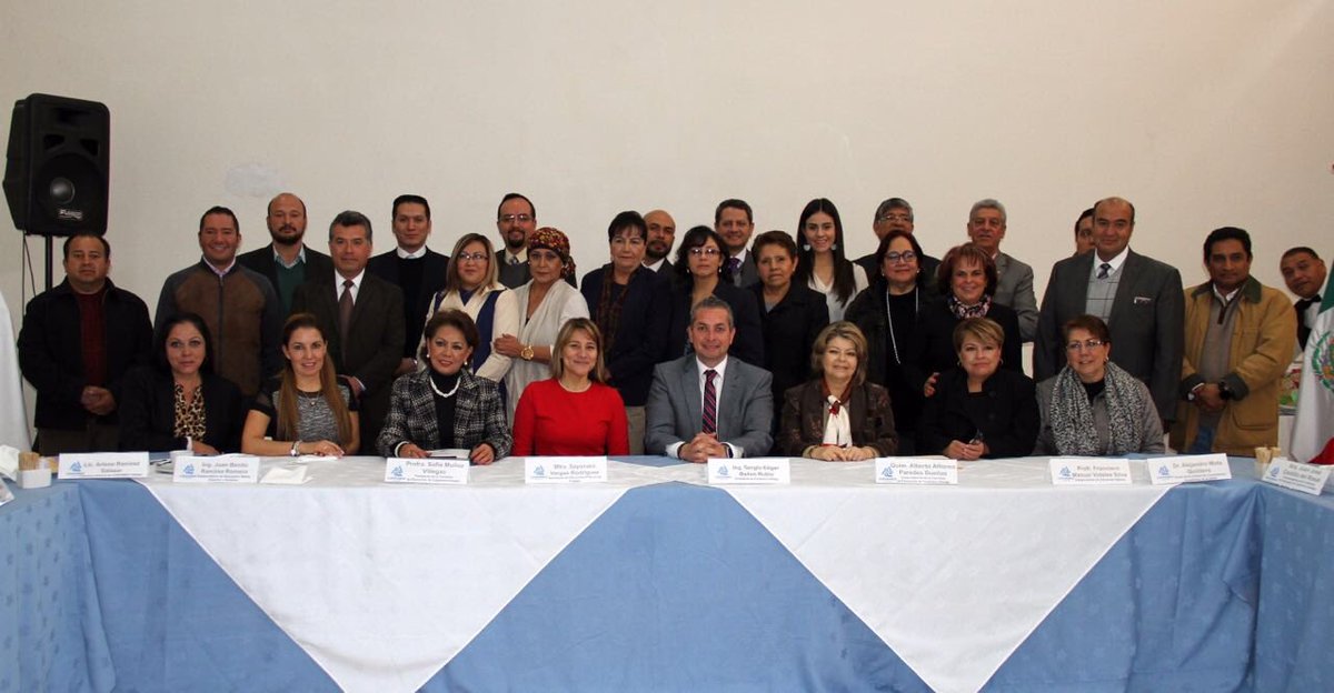 sayonara2609's tweet photo. Excelente diálogo con las escuelas privadas de Hidalgo, en la sede de la @CoparmexHgo gracias por compartir sus inquietudes y necesidades. https://t.co/qZaeh0GzoF