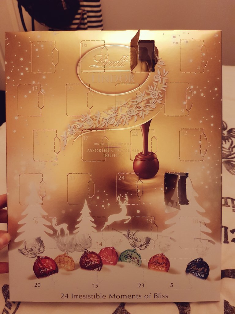 Goffazzz's tweet photo. I am an absolute disgrace #itsnotevenNovember https://t.co/kJITcyrpBx