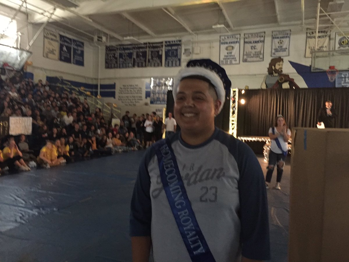 LaHabraHS's tweet photo. Our King! @diegosjr2423 💙👊🏻👍🏻 https://t.co/5Ew1zOJV85