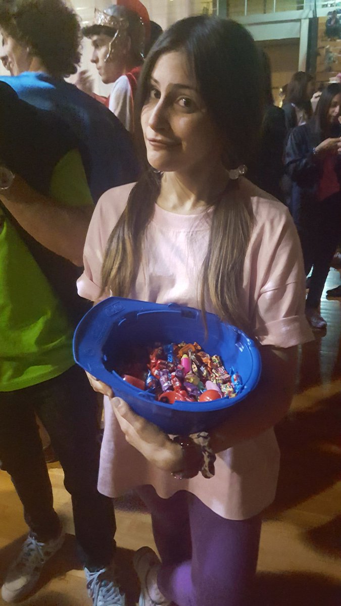 MonsterAds2016's tweet photo. Cargando provisiones en el casco #bomm2016 @RevolucionBomm https://t.co/qM7sl3dBCY