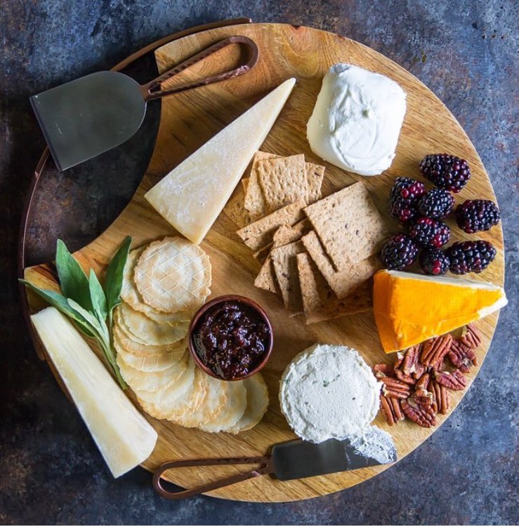 PottersCrackers's tweet photo. This is what a cheese plate should look like! @CulinaryHill https://t.co/yHmOku5bPF
