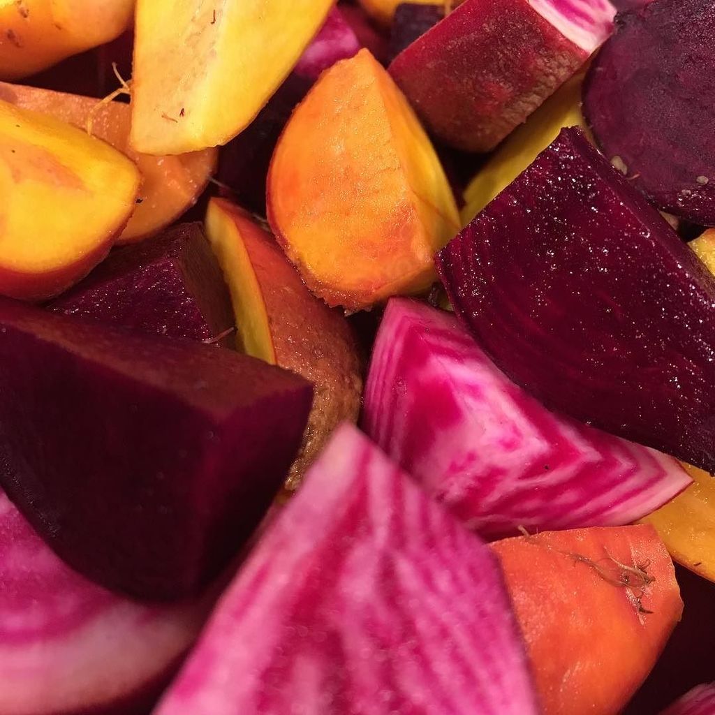 LaurenTGBGBlog's tweet image. Love the colors of these beets. #eattherainbow #coloryourplate #beautifulnature ift.tt/2dUU6LE