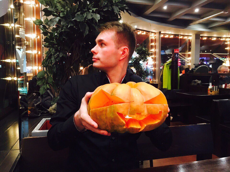 PlatonPetrov's tweet photo. #БольшойРесторанЦинь #China #Halloween #PlatonPetrov https://t.co/qVbTU1MpxL