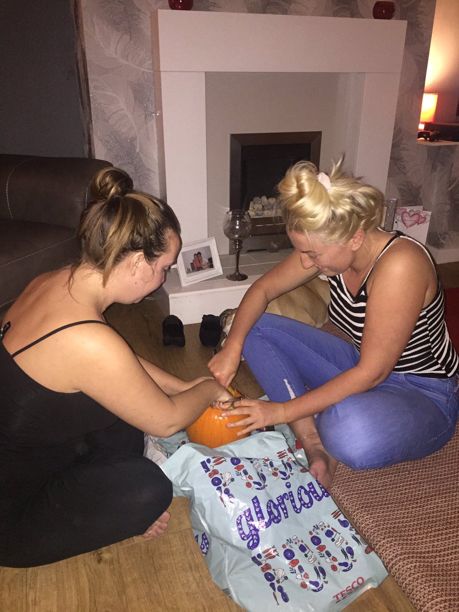 KerryMarie_ox's tweet photo. Pumpkin making for tomorrow night 🎃🎃🙋 https://t.co/UUrpITzRe8