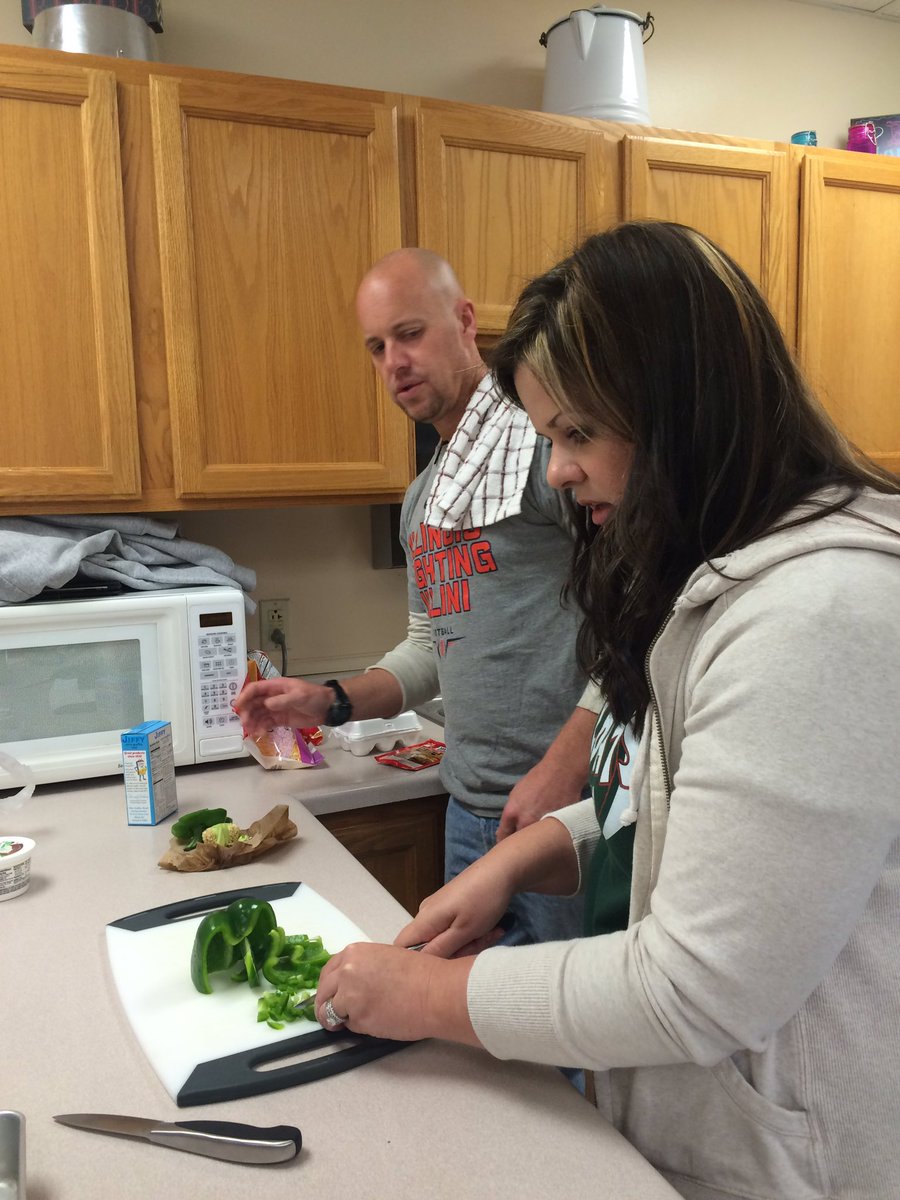 senoralamczyk's tweet photo. Making the magic happen. #kitchen4 #SalemWildcatPride https://t.co/rZTHH45t2g