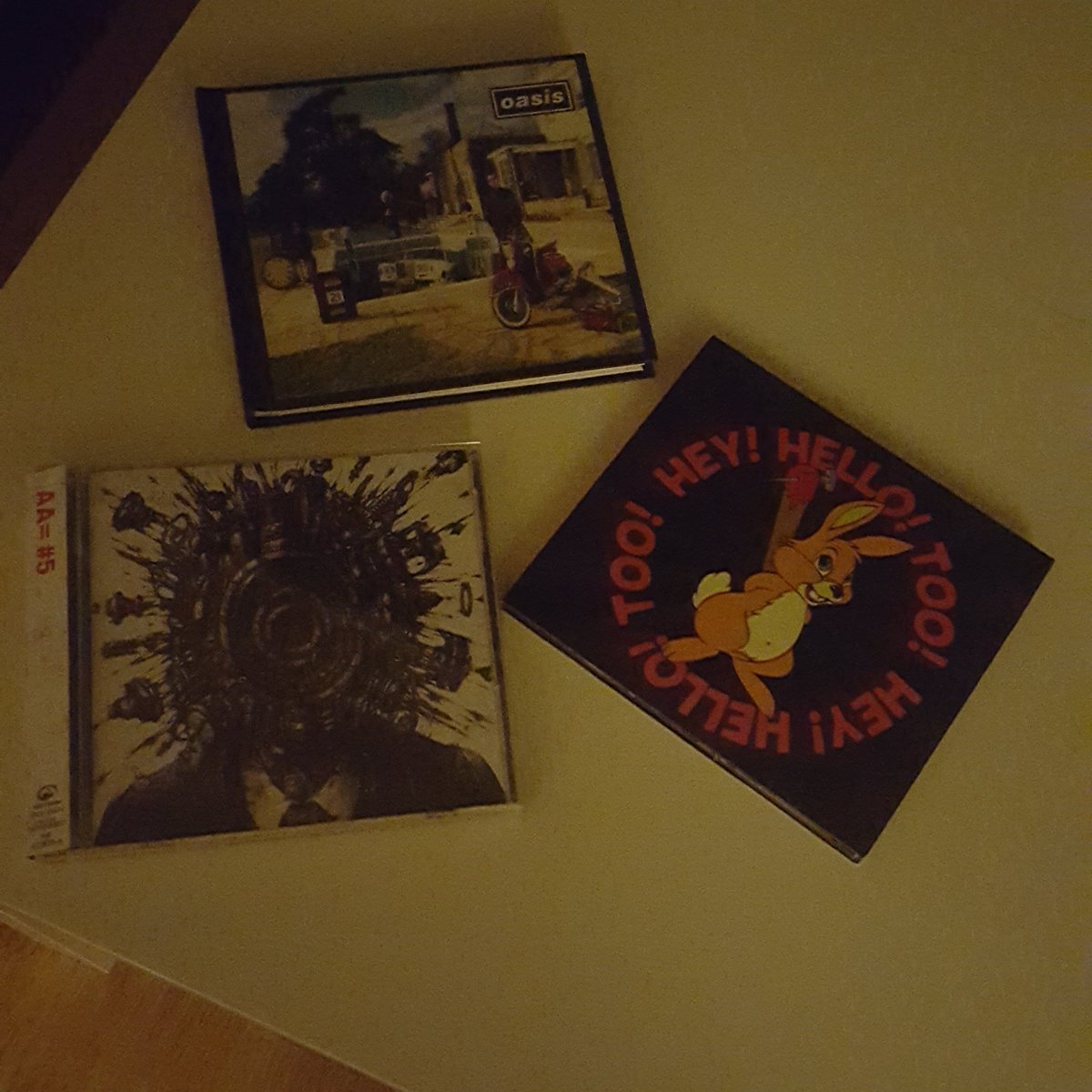 davidharrywebb's tweet photo. Not a bad week for purchasing music.#oasis #beherenow reissue,@HeyHelloBand #heyhellotoo @_aaequal #aa=#5 👊 https://t.co/v0QogPlcOV