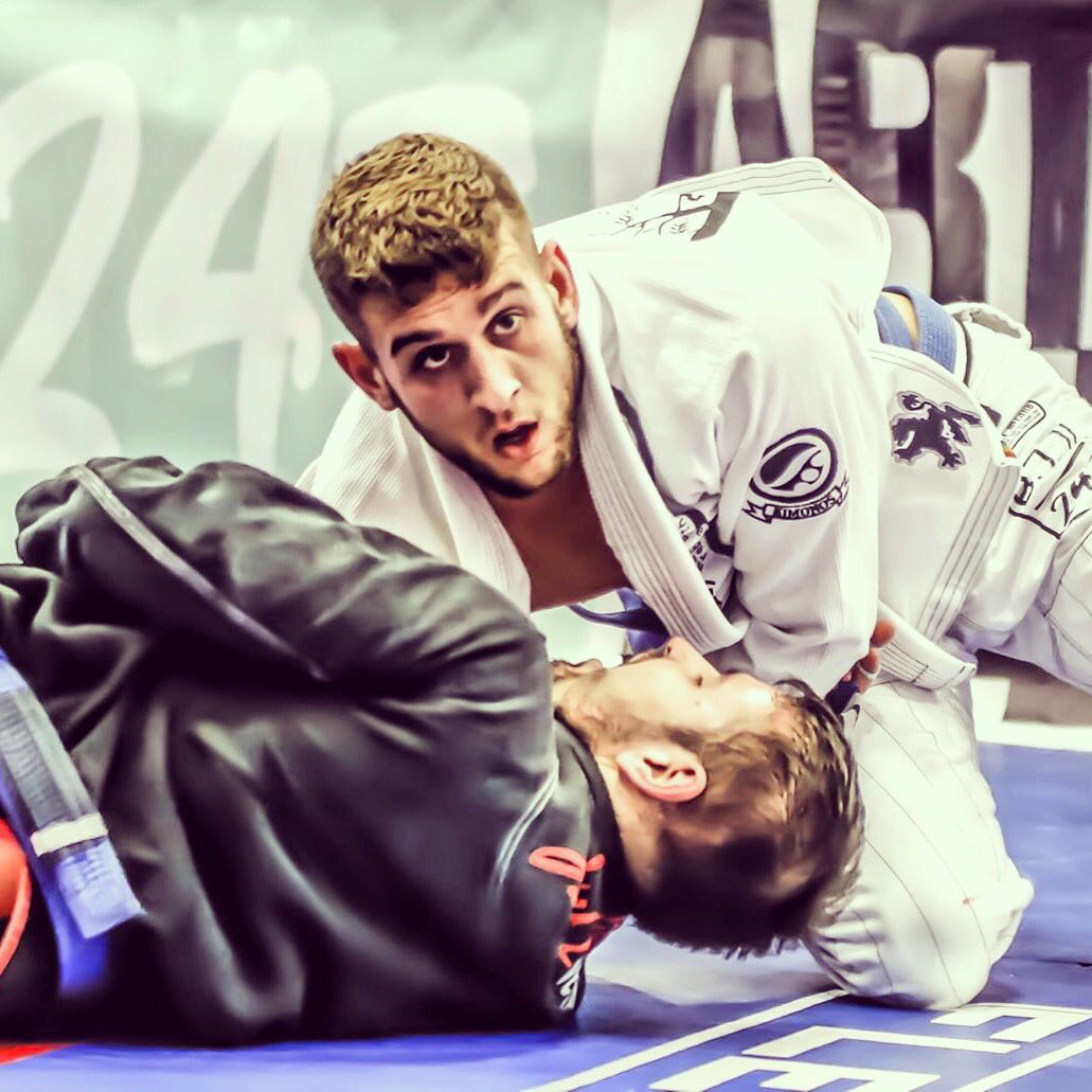 LewisThorne_MMA's tweet photo. Pass the guard #BJJ #jiujitsu #compete #won't #stop #achieve #believe #athlete #competitor https://t.co/86vNENrzXW