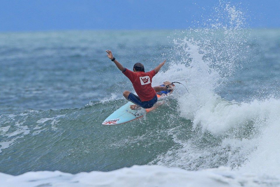 crisdalcin's tweet photo. Ubatuba pode comemorar novos títulos no #HangLoose #SurfAttack 2016 https://t.co/n0R989Ud5K https://t.co/a40vunWtB3
