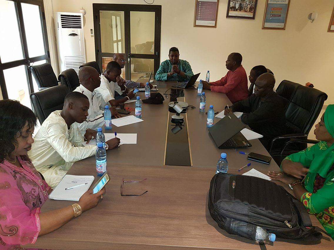 JA SR/PF Mali (@japfmali) on Twitter photo Rencontre avec l'artiste Sidki Diabate pour son engagement en faveur de la PF au siège de <a href="/IntraHealthMali/">intrahealthmali</a> #AROSCPF Rencontre avec l'artiste Sidki Diabate pour son engagement en faveur de la PF au siège de <a href="/IntraHealthMali/">intrahealthmali</a> #AROSCPF
