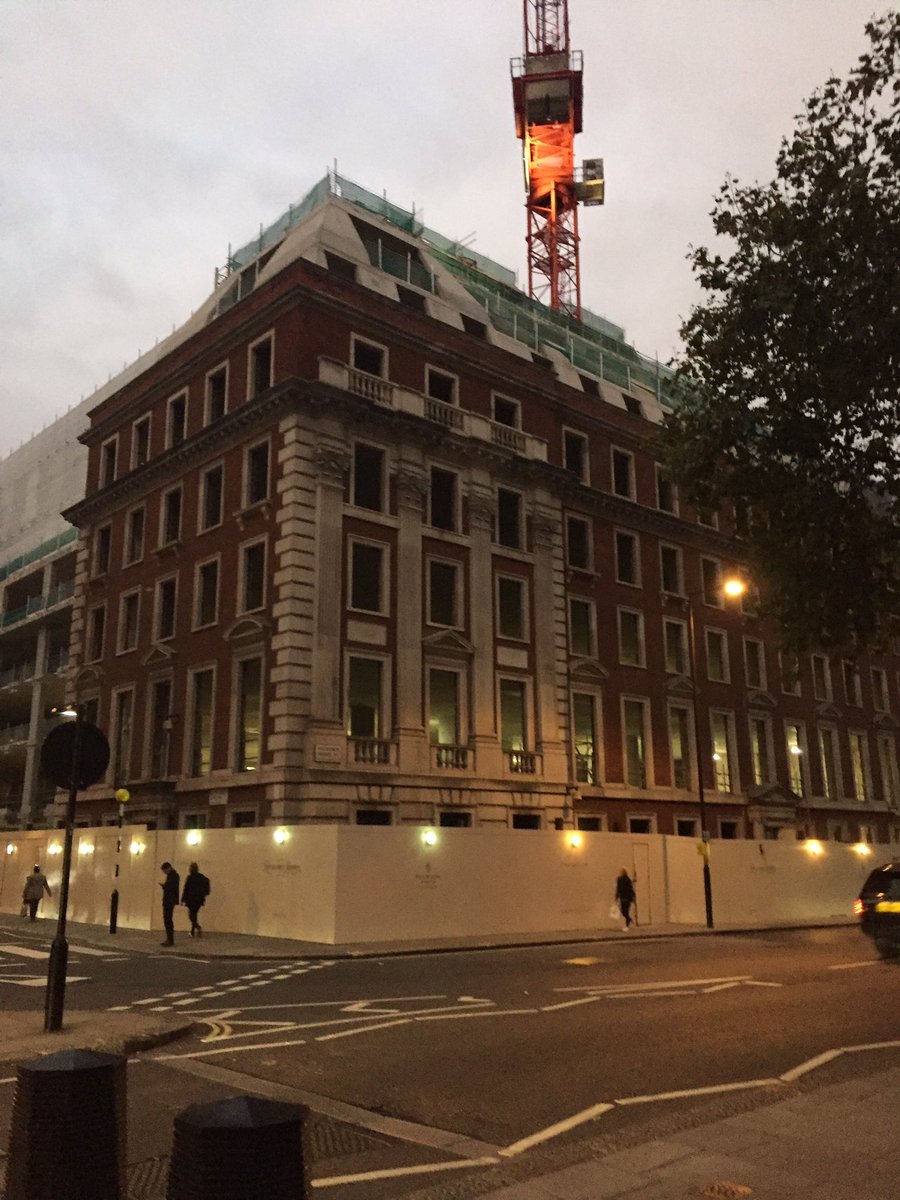 Twinwag's tweet photo. Architect Michael Squire of Finchatton's 20 Grosvenor Sq, at the topping out ceremony: "these apartments will live up to the address" https://t.co/wf4ksa0d6U