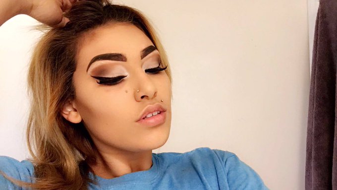 i know homecomings tonight, but anything after ill be more than happy to do anyones makeup. lashes included😋