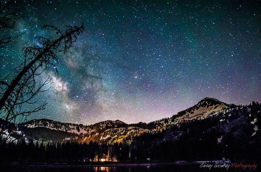 caseygrimley's tweet photo. Milky way rising over Silver Lake near Brighton Ski resort, Utah.
.
#milkyway #milkywaychasers #utahisrad #utahgra… https://t.co/JP80VWUMcK