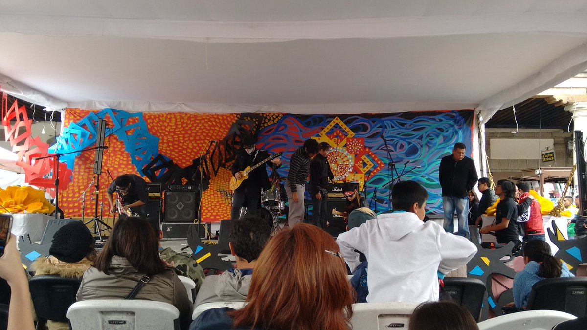 Aquí esperando a <a href="/Kosseing/">Kosseing</a> y su presentación en la #MegaOfrenda en la #PlazadeStoDomingo...vengan esta padrisima